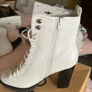 Lace up boots White NWT